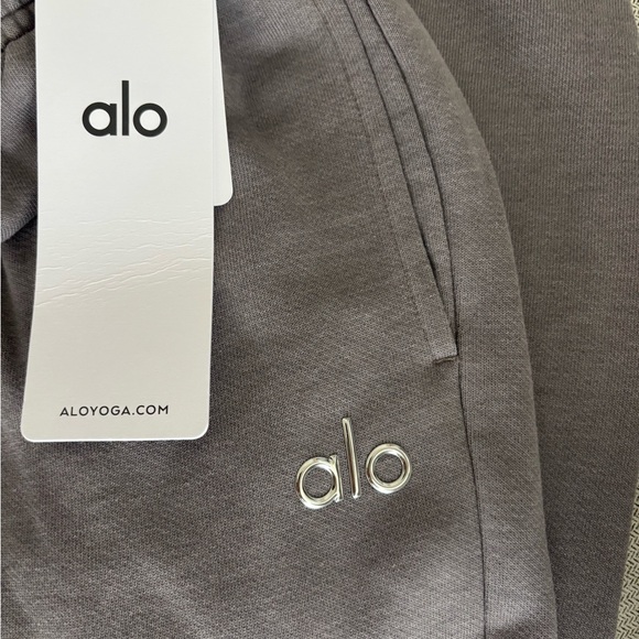 ALO Yoga Accolade Straight Leg Sweatpant Sz. XS Color Grey Wash NWT - Picture 5 of 6